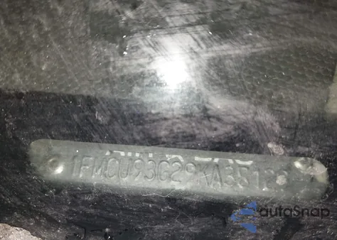 2009 Ford Escape Xlt z USA, uszkodzony, nr VIN 1FMCU93G29KA38129